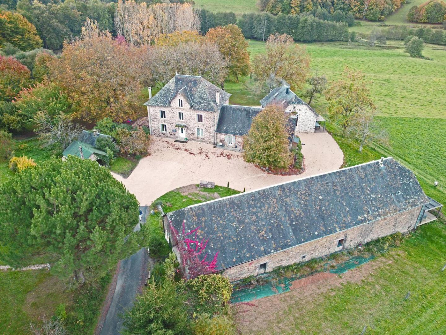 Domaine De La Clauzade Bed & Breakfast Saint-Germain-les-Vergnes ภายนอก รูปภาพ