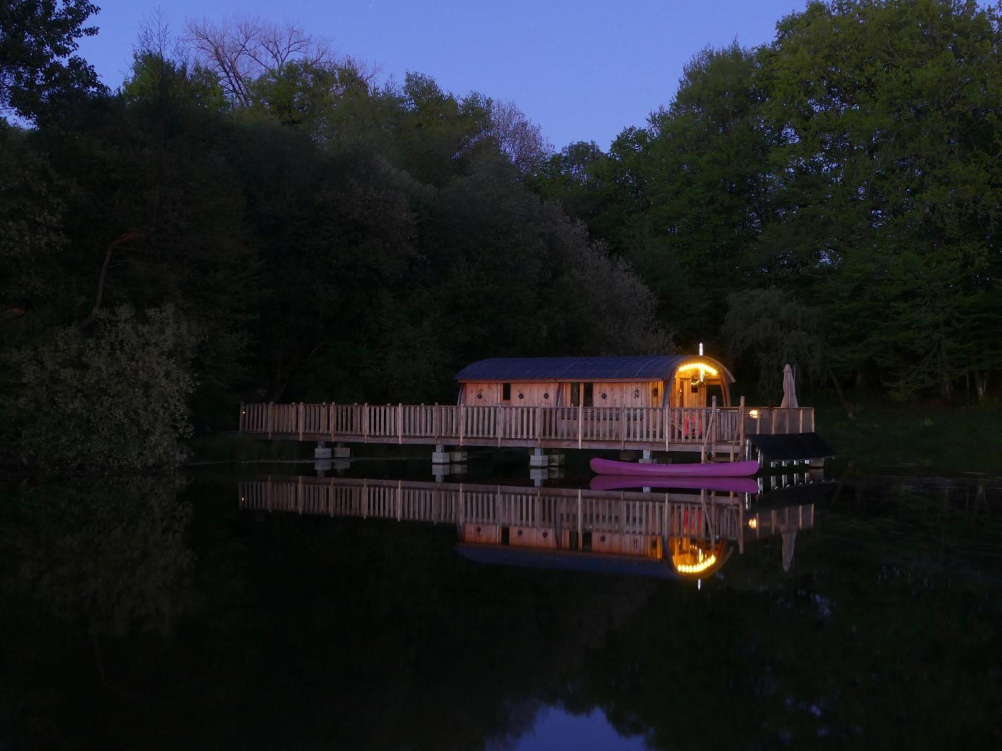 Domaine De La Clauzade Bed & Breakfast Saint-Germain-les-Vergnes ภายนอก รูปภาพ