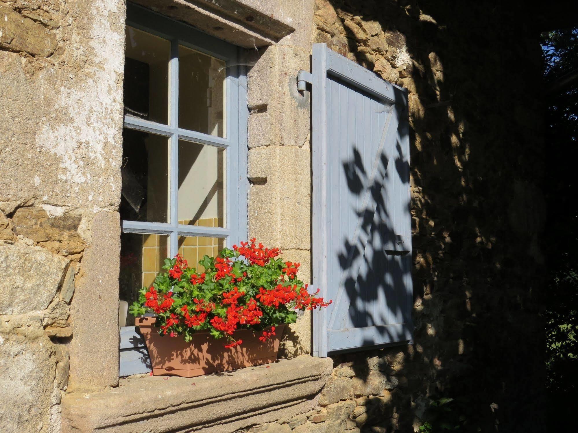 Domaine De La Clauzade Bed & Breakfast Saint-Germain-les-Vergnes ภายนอก รูปภาพ